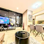 Luxurious &Cozy Apartment With Pool And Gym In Sydney Cbd