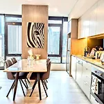 Luxurious &Cozy Apartment With Pool And Gym In Sydney Cbd