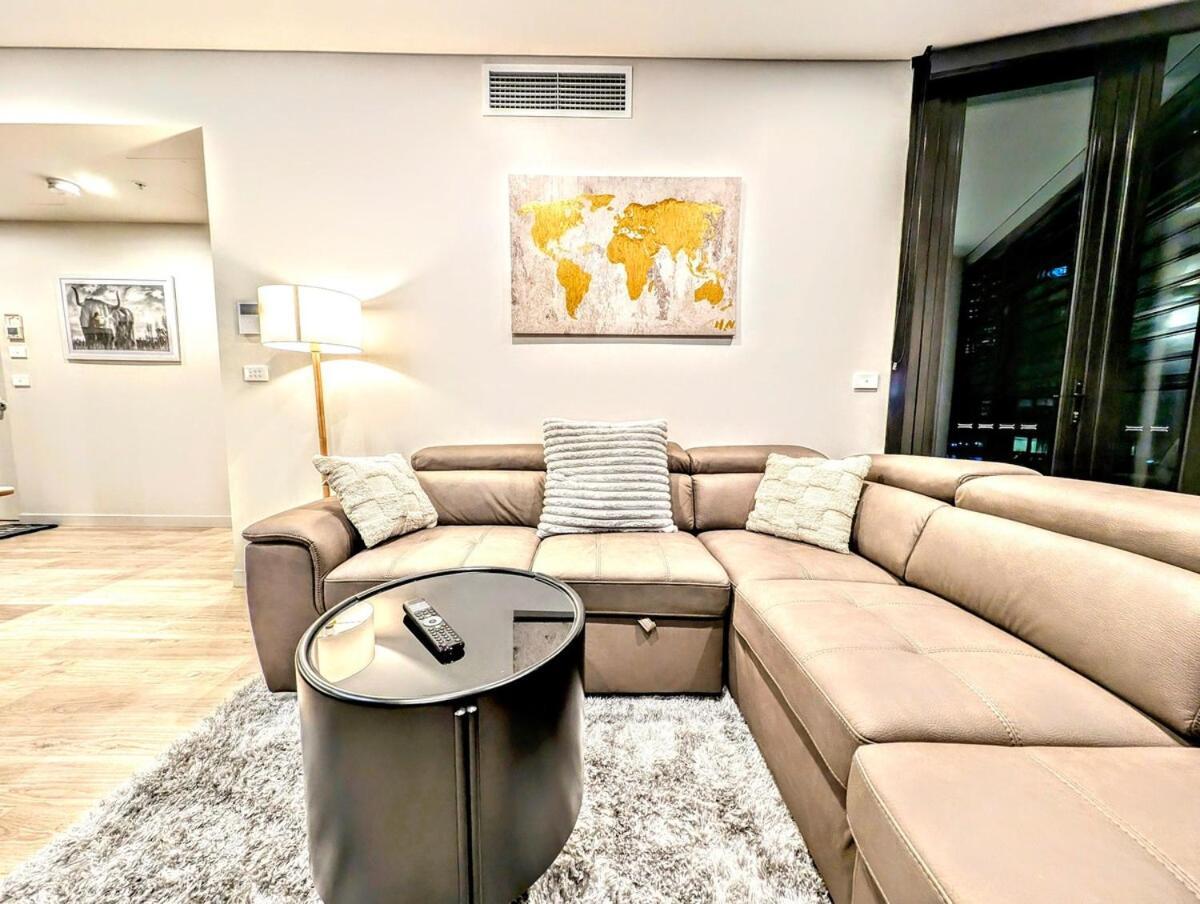 Luxurious &cozy With Pool And Gym In Cbd Apartment