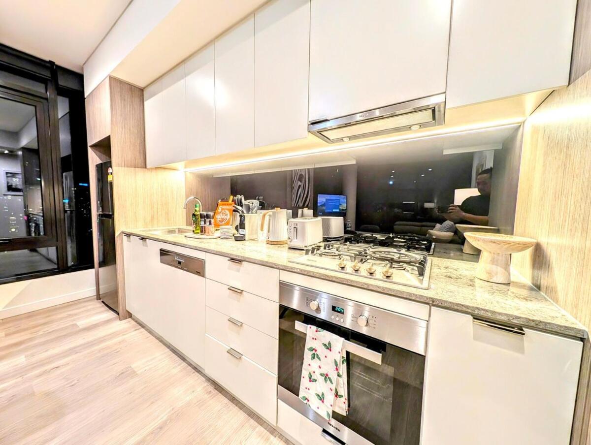 Luxurious &cozy With Pool And Gym In Cbd Apartment