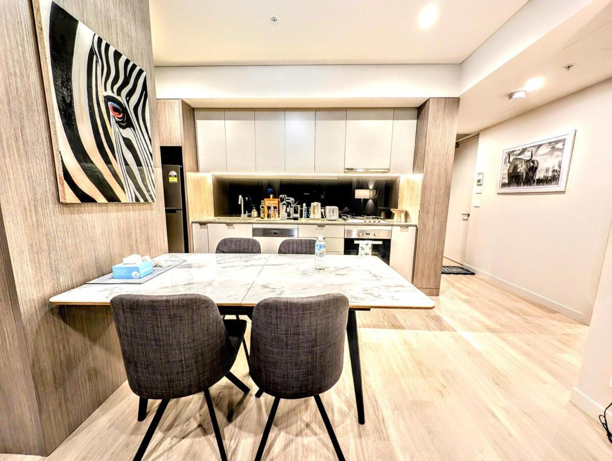 Luxurious &cozy With Pool And Gym In Cbd Apartment Sydney