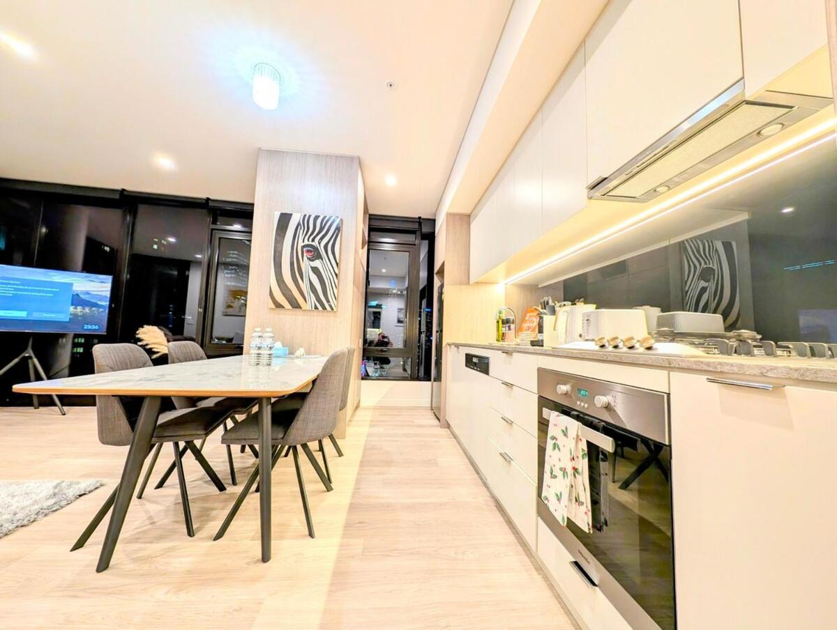 Luxurious &cozy With Pool And Gym In Cbd Apartment Sydney