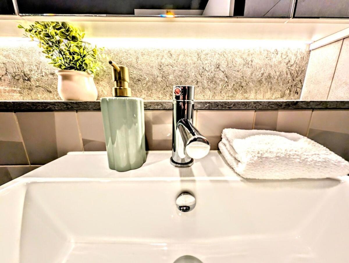 Apartment Luxurious &cozy With Pool And Gym In Cbd